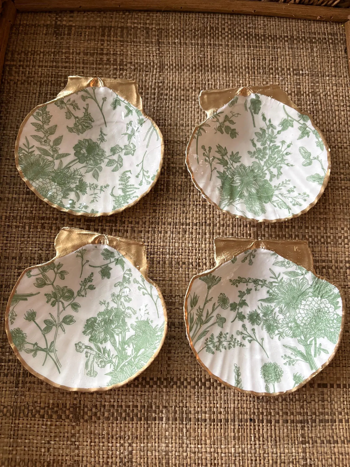 Clam Shell dice holder - various designs